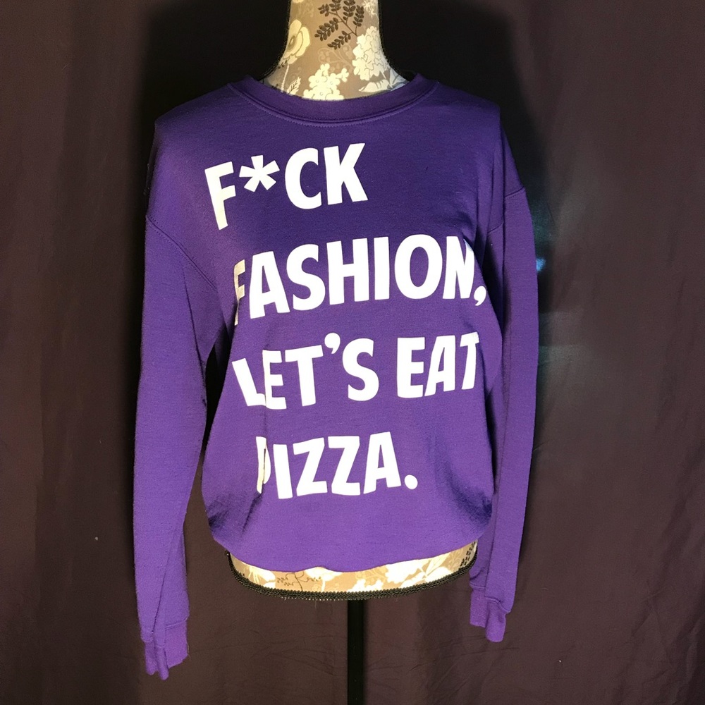 “F**k fashion let’s eat pizza” crewneck sweatshirt